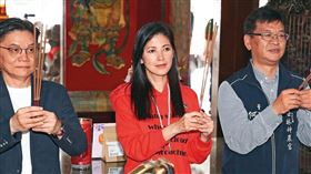 2021年，陳明真（左二）受邀出席點燈活動。