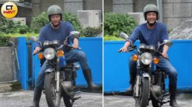 不知是否對車況不瞭解，王柏傑一開始發動機車有些不穩，自己還笑了起來。（圖／本刊攝影組）

