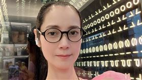 鄭艷麗去年9月再度住院，還透露不知道能撐多久。（翻攝自臉書）