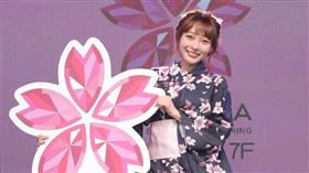 啦啦隊女神林襄2023年8月，為即將舉辦金魚展的SAKURA餐酒館站台，更聲稱自己是老闆，卻在發生爭議後火速切割。（圖／SAKURA日式餐酒館提供）
