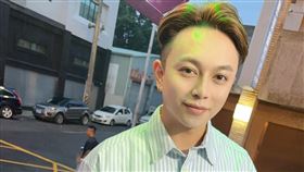 溫瀚龍被爆出道數年從粉絲身上撈了約上千萬元。（翻攝自溫瀚龍臉書）