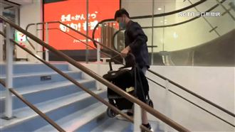 找嘸電梯！清水服務區家長扛嬰兒車走樓梯