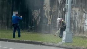 台中、清潔隊、垃圾袋、擺拍、建設局