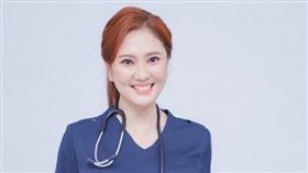 前主播薛楷莉2019年轉行當加護病房的護理師。（圖／翻攝臉書）