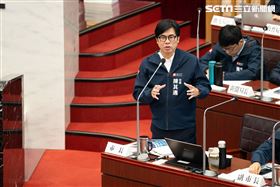 高雄市長陳其邁吐嘲：「整天在那邊改來改去」，希望立委能多關心民生建設還有國家整體發展。（圖／翻攝畫面）
