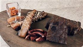 海之Charcuterie，融合四種不同的海鮮，每一口都帶您遨遊於大海之中。（圖／品牌業者提供）