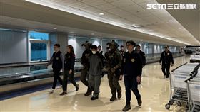 竹聯幫明仁會鍾姓成員在美寄送沙發包裹來台，裡面夾帶51公斤的大麻。（圖／翻攝畫面）