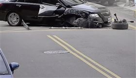 台中、自撞、轎車、輪軸斷裂、輪胎噴飛