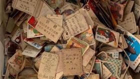 陸小學生流行「菸卡」！8歲童跟風嗨玩喊手痛　醫檢查嘆：全爛了。微博