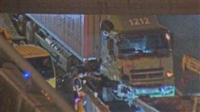 車道,貨車,交流道,護欄,事故,國道,自撞