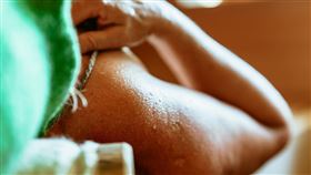 醫師黃軒說明老人味的由來與避免方法。（圖／取自黃軒的臉書）