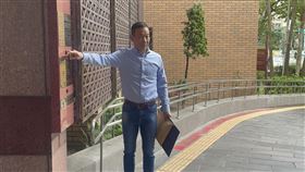 ▲鍾小平赴北檢告發謝宜容過失殺人、勞動部長等人瀆職。（圖／翻攝畫面）