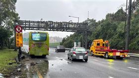 國道五號4車追撞車禍。（圖／翻攝畫面）