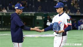 ▲世界12強棒球錦標賽複賽，台灣隊先發投手黃子鵬4.2局失2分退場。（圖／特派記者劉彥池攝影）