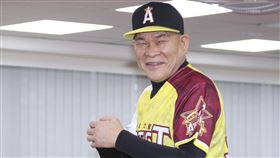 由臺灣閃亮之星明星棒球聯隊及中華民國職棒退役聯盟舉辦的2019明星公益棒球賽關懷偏鄉失智老人關注並協助弱勢，閃亮之星明星棒球隊澎恰恰。（記者林士傑/攝影）