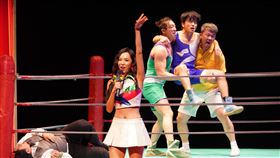 劇中深受觀眾喜愛的「政論擂台賽」隨著時事新聞變化招式，擂台選手也由早期藍綠對決新增白色力量。（圖／記者趙于瑩攝影）