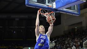 台灣隊「新台灣人」高柏鎧首披國家隊戰袍就轟下雙時成績。（圖／籃球協會提供）