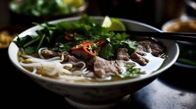 人妻被丈夫殺害，經法醫鑒定「死者是因為被灌麵湯才嗆死」。（示意圖／Pixabay）