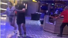 船嚴重傾斜。（圖／X）