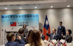 蔡英文出席多倫多僑宴 向與會僑胞舉杯