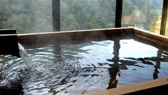 情侶泡湯成惡夢　男子事後下體全是蟲