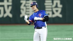 ▲世界12強棒球錦標賽，台灣隊捕手林家正敲出二壘安打。（圖／特派記者劉彥池攝影）