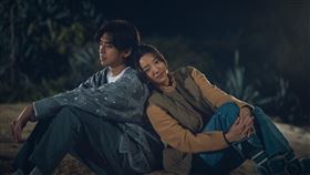 《不如海邊吹吹風》 陳柏霖（左）和郭雪芙將在充滿海風的金門共譜一段浪漫戀曲。（圖／大川大立提供）