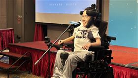 李怡潔分享自己已接受4次SMA背針治療，運動功能、相關數值都明顯進步，連以往講話有的哭腔都不見了。（圖／記者簡浩正攝影）