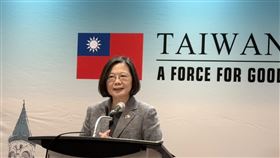 蔡英文在多倫多僑界歡迎午宴致詞前總統蔡英文昨晚抵達加拿大，在多倫多出席僑界歡迎午宴上致詞。中央社記者胡玉立多倫多攝  113年11月22日