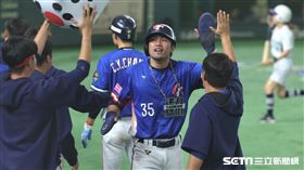 ▲世界12強棒球錦標賽，台灣隊一壘手潘傑楷回本壘得分。（圖／特派記者劉彥池攝影）