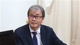 高教預算逾1300億元　鄭英耀：會再爭取經費立法院14日審議教育部預算，教育部長鄭英耀（圖）表示，民國114年度高教經費整體預算比113年度增加新台幣59億元（達1331億元），包含對公私立大學住宿補貼28億元，高教深耕經費增加20億元等，未來會再努力爭取經費，全力支持人才培育。中央社記者王騰毅攝　113年11月14日