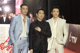 王陽明深V不怕輸許光漢　被拱送禮反應曝