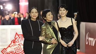 張艾嘉緊急返台！洪金寶準媳婦背後都沒穿