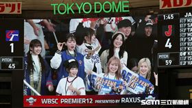 ▲世界12強棒球錦標賽複賽，台灣啦啦隊女神登上東京巨蛋大螢幕。（圖／特派記者劉彥池攝影）