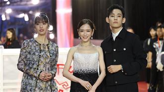 金馬紅毯主持被罵爆！出包彎腰乾笑畫面曝