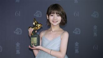 11歲鄭又菲奪新人尖叫！曾和許光漢談戀愛