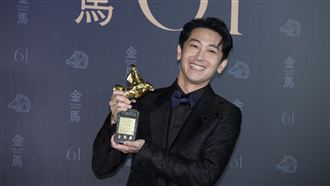 角頭施名帥奪男配　放閃老婆：想立刻抱她