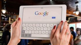 蘋果、谷歌主導手機瀏覽器，恐遭英國反壟斷調查。（圖／pixabay）