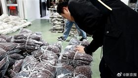 兒童羽絨衣只賣400 一驗超火大(圖/翻攝新京報)