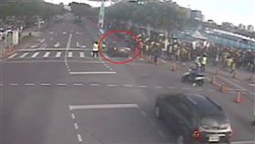 台中舉辦的2024 Pokemon Run路跑也傳出意外，一名參賽的田姓男子（56歲）因賽道中跑者太擁擠，擅自跑離賽道，卻不慎被林姓女子（68歲）開車撞倒，田男因肢體有多處擦傷送醫救治。