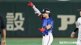 ▲世界12強棒球錦標賽冠軍戰，台灣隊中外野手陳傑憲敲出二壘安打。（圖／特派記者劉彥池攝影）