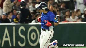 ▲世界12強棒球錦標賽冠軍戰，台灣隊中外野手陳傑憲炸裂3分砲。（圖／特派記者劉彥池攝影）