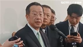 國防部長顧立雄今（25）日上午應邀到立法院外交及國防委員會邀請國防部報告「獵鴞專案執行規劃」並備質詢前受訪。（圖／記者盧素梅攝影)