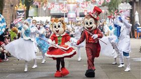 六福村自11月25日至1月1日推出金牌優惠，與台灣英雄同名同姓者，現場出示證件“免費招待”入園！！另外只要名字包含「中」、「華」、「台」、「灣」、「棒」、「球」、「英」、「雄」、「金」、「牌」，現場購票入園即可享六福村門票任一字599元、任兩字 499 元優惠，要與全台灣一起同慶榮耀時刻。(圖_六福旅遊集團提供)