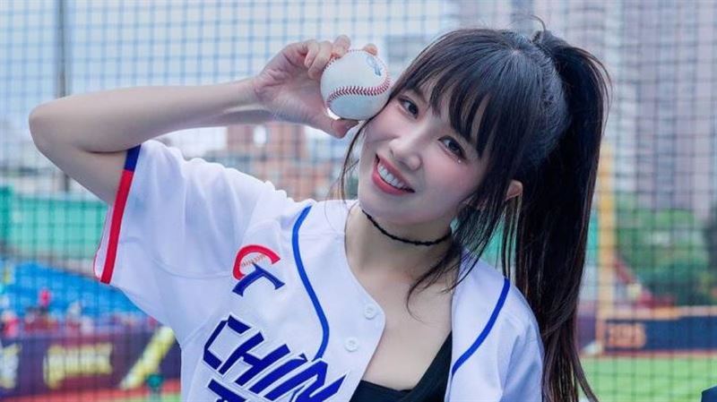 樂天女孩砸日本國旗挺台挨轟　球團回應了