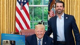 川普極度重視忠誠，長期依賴家族成員提供政治建議。至於他會聽進誰的話，每次都是不同的人，而這次是小唐納（Donald Trump Jr.）。