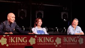 黃宣（左）擔任飛行嘉賓，雖無法評分，代表本地口味看看評審們懂吃不懂吃，右三為曾志偉（圖／緯來提供）