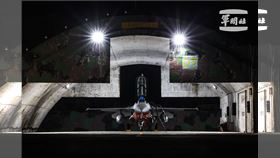 台灣隊奪下世界12強棒球錦標賽冠軍，賴清德總統指示四架F16戰機伴飛。（圖／軍聞社提供）