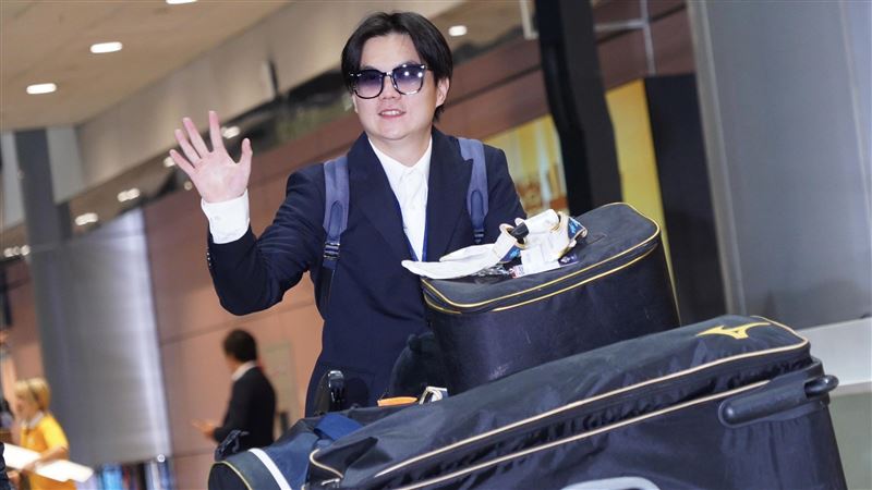 12強台灣隊接機，江坤宇現身桃園機場。（圖／記者鄭孟晃攝影）