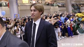 12強台灣隊接機，台灣投手張奕。（圖／記者鄭孟晃攝影）